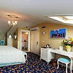 Fuat Bey Palace & 4*