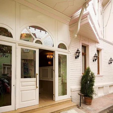 Fuat Bey Palace & 4*