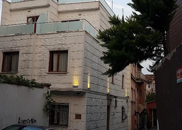 Fuat Bey Palace & 4*