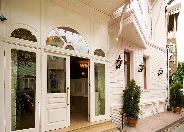 Fuat Bey Palace & 4*